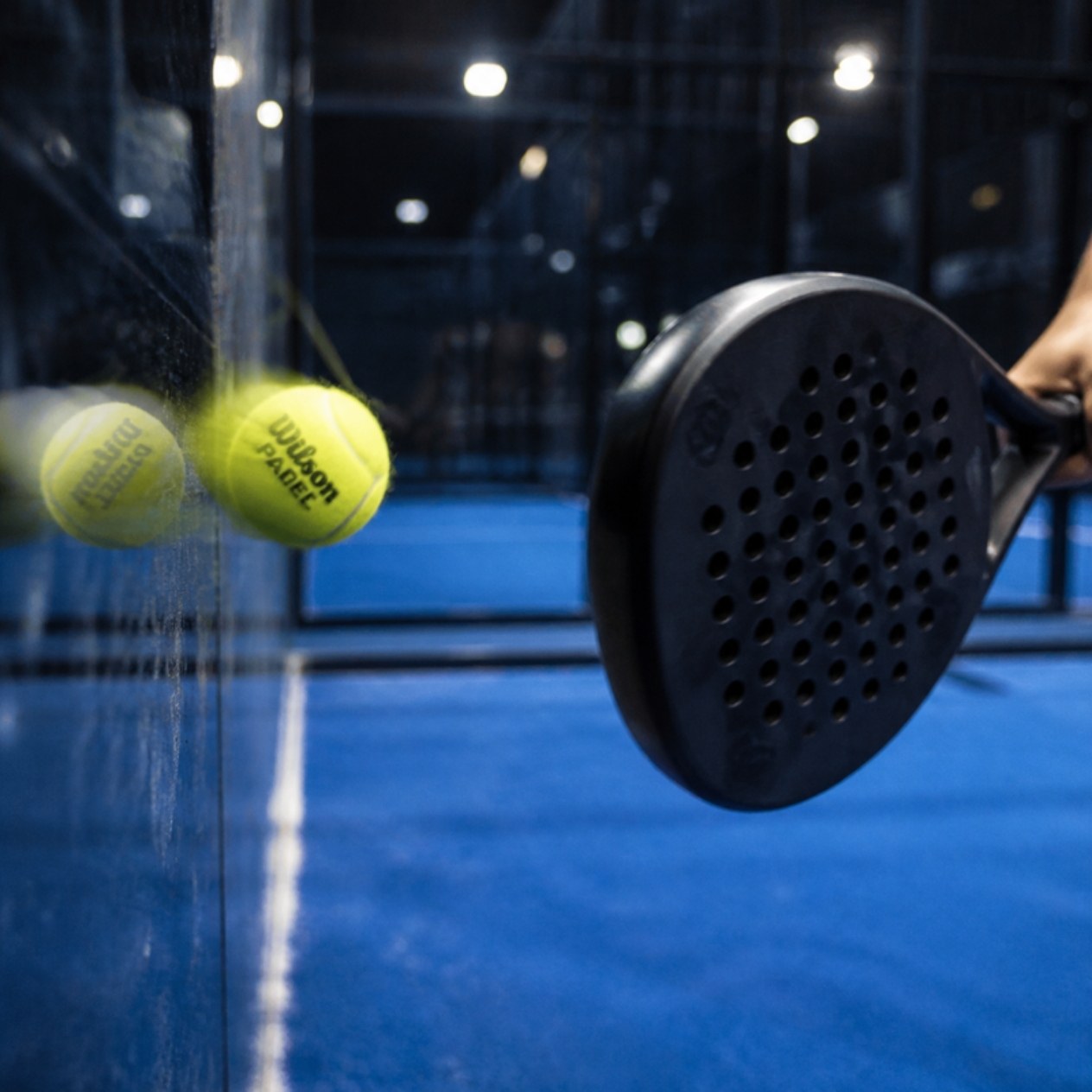 Schnelles Spiel an der Glaswand